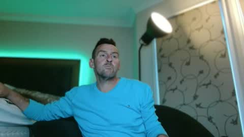 Snapshot of therealkurva4u chatting on October 17, 8:00 pm therealkurva4u online show from October 17, 8:00 pm