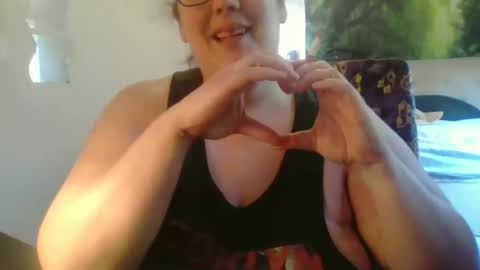 Snapshot of theresmoretolife chatting on June 3, 12:57 am theresmoretolife online show from June 3, 12:57 am
