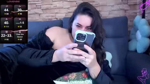 therosepetal online show from February 4, 9:49 am