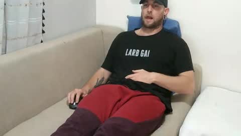 Snapshot of thesagie chatting on December 7, 3:58 am VEGAS online show from December 7, 3:58 am