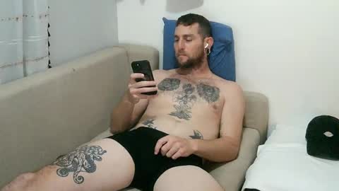 Snapshot of thesagie chatting on December 13, 3:27 am VEGAS online show from December 13, 3:27 am