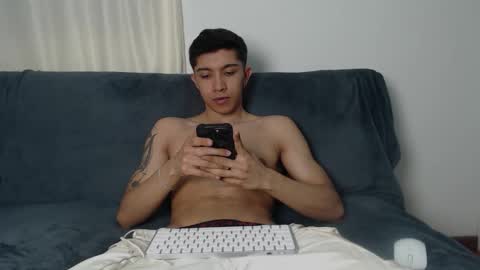 Snapshot of thesaint_xxx chatting on November 7, 4:45 am thesaint_xxx online show from November 7, 4:45 am