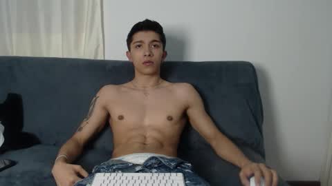 Snapshot of thesaint_xxx chatting on November 23, 7:41 am thesaint_xxx online show from November 23, 7:41 am