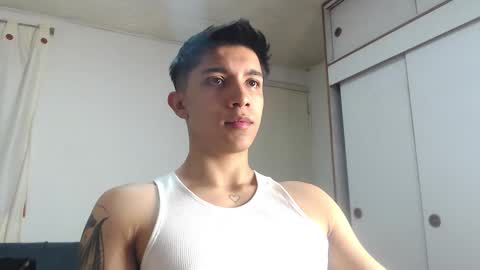 Snapshot of thesaint_xxx chatting on March 6, 10:28 pm thesaint_xxx online show from March 6, 10:28 pm