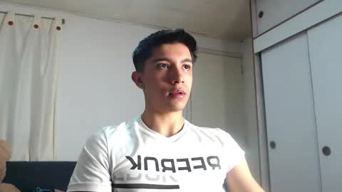 Snapshot of thesaint_xxx chatting on March 12, 4:51 am thesaint_xxx online show from March 12, 4:51 am