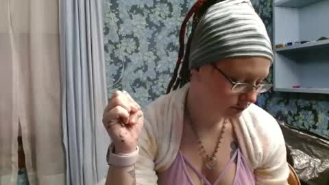 Snapshot of thesirenscall chatting on December 14, 2:39 am Siren of the Fae online show from December 14, 2:39 am