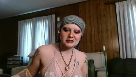 Snapshot of thesirenscall chatting on April 11, 8:13 pm Siren of the Fae online show from April 11, 8:13 pm