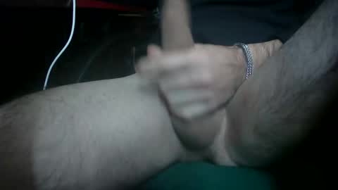 Snapshot of thesixpack_ chatting on December 6, 7:12 pm thesixpack_ online show from December 6, 7:12 pm