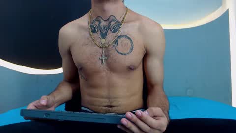 Snapshot of theskinny8inch_ chatting on January 11, 5:10 am theskinny8inch_ online show from January 11, 5:10 am