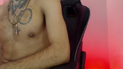 Snapshot of theskinny8inch_ chatting on January 19, 8:29 am theskinny8inch_ online show from January 19, 8:29 am