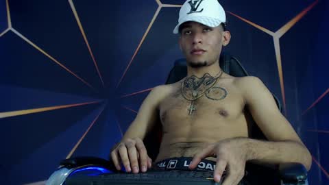 Snapshot of theskinny8inch_ chatting on January 26, 9:29 am theskinny8inch_ online show from January 26, 9:29 am