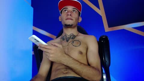 Snapshot of theskinny8inch_ chatting on February 3, 5:18 am theskinny8inch_ online show from February 3, 5:18 am