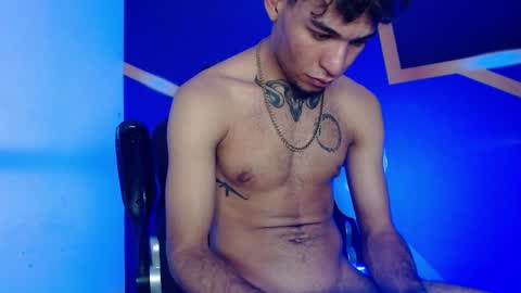 Snapshot of theskinny8inch_ chatting on February 3, 8:24 am theskinny8inch_ online show from February 3, 8:24 am