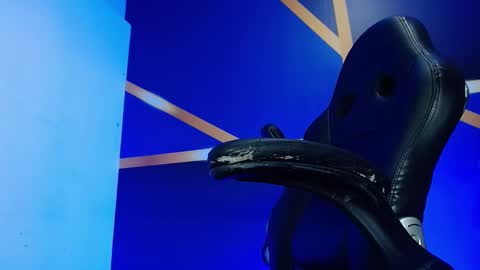 Snapshot of theskinny8inch_ chatting on February 10, 5:47 am theskinny8inch_ online show from February 10, 5:47 am