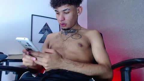 Snapshot of theskinny8inch_ chatting on February 23, 8:39 am theskinny8inch_ online show from February 23, 8:39 am