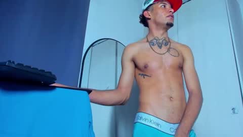 Snapshot of theskinny8inch_ chatting on March 7, 4:11 pm theskinny8inch_ online show from March 7, 4:11 pm