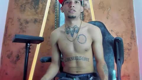 Snapshot of theskinny8inch_ chatting on September 12, 4:34 am theskinny8inch_ online show from September 12, 4:34 am