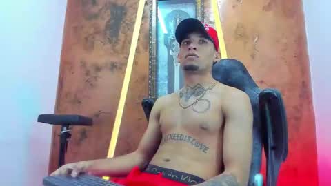 Snapshot of theskinny8inch_ chatting on September 13, 5:18 am theskinny8inch_ online show from September 13, 5:18 am