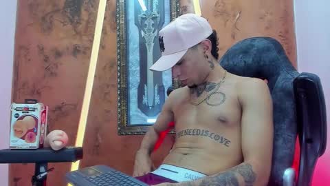 Snapshot of theskinny8inch_ chatting on September 15, 7:08 am theskinny8inch_ online show from September 15, 7:08 am