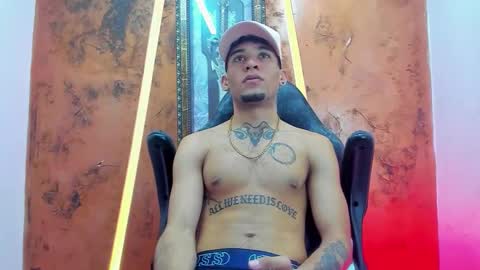 Snapshot of theskinny8inch_ chatting on September 18, 4:58 am theskinny8inch_ online show from September 18, 4:58 am