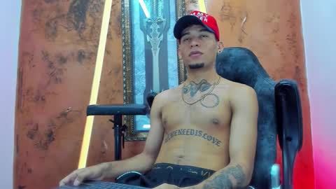 Snapshot of theskinny8inch_ chatting on September 20, 5:41 am theskinny8inch_ online show from September 20, 5:41 am