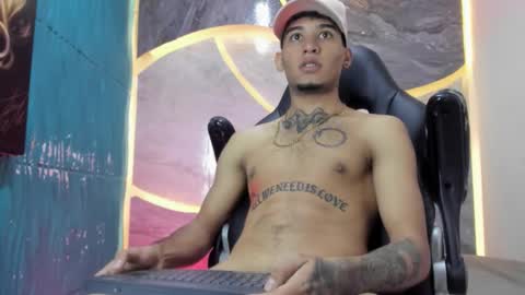 Snapshot of theskinny8inch_ chatting on October 15, 9:59 pm theskinny8inch_ online show from October 15, 9:59 pm