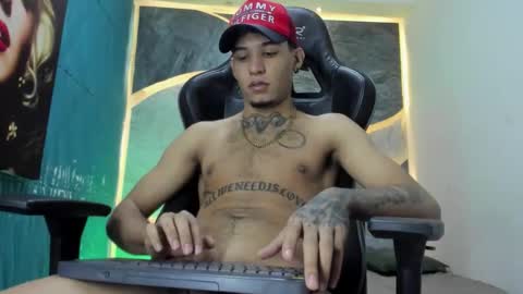 Snapshot of theskinny8inch_ chatting on October 25, 11:10 pm theskinny8inch_ online show from October 25, 11:10 pm