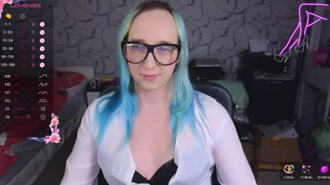 Snapshot of thetrixy chatting on November 13, 6:45 am The Great And Powerful Trixie online show from November 13, 6:45 am