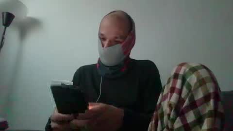 Scarf guy online show from February 14, 5:14 pm