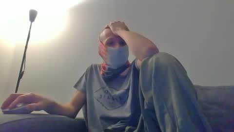 Scarf guy online show from February 17, 9:30 pm