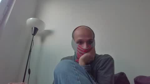 Scarf guy online show from February 23, 4:13 pm
