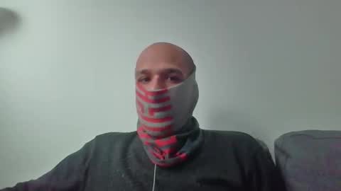 Scarf guy online show from November 4, 8:57 am
