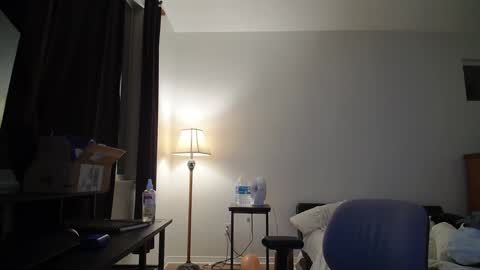 Snapshot of theufcfan_8181 chatting on December 4, 3:59 am troy online show from December 4, 3:59 am