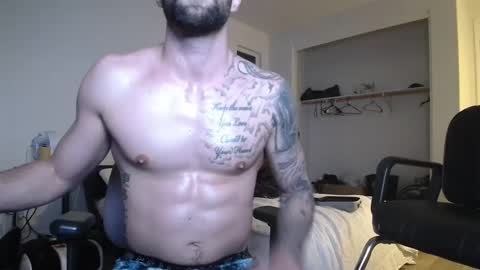 Snapshot of theufcfan_8181 chatting on January 17, 4:17 am troy online show from January 17, 4:17 am