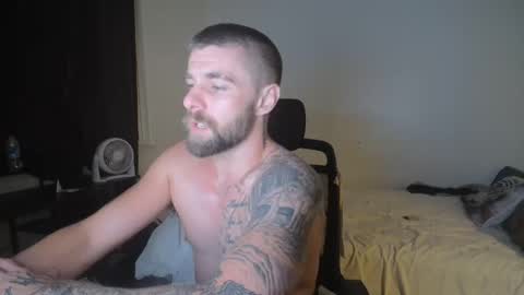 Snapshot of theufcfan_8181 chatting on October 18, 6:05 am troy online show from October 18, 6:05 am