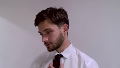 The Waiter online show from December 2, 6:58 pm