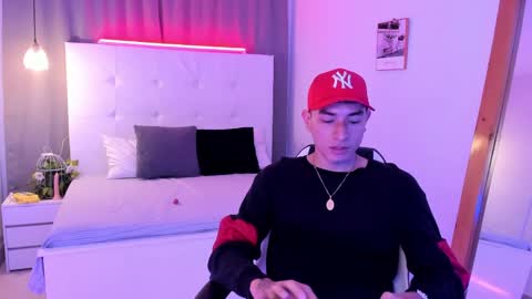 Thiago  online show from April 19, 2:22 am