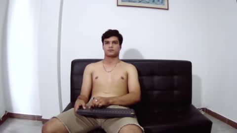 Snapshot of thiago__diaz chatting on February 10, 8:31 pm Thiago Diaz online show from February 10, 8:31 pm