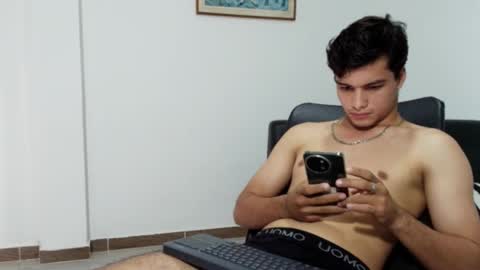 Snapshot of thiago__diaz chatting on February 14, 3:05 pm Thiago Diaz online show from February 14, 3:05 pm