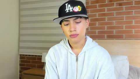 Snapshot of thiago_dv chatting on June 8, 11:49 pm Thiago online show from June 8, 11:49 pm