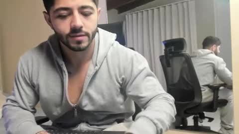 Snapshot of thiago_moretti chatting on January 11, 3:28 pm THIAGO online show from January 11, 3:28 pm