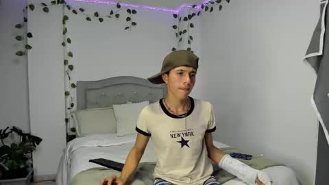 thiago_n_sam online show from January 15, 6:40 am