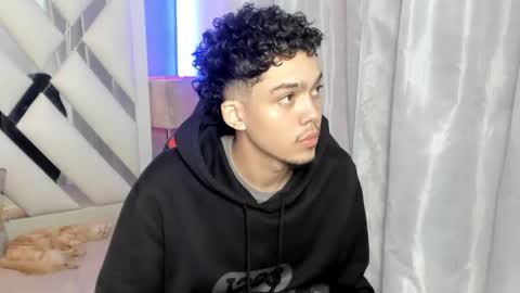 Thiago online show from April 14, 9:43 pm