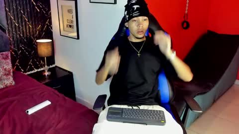 Thiago online show from April 22, 7:59 pm
