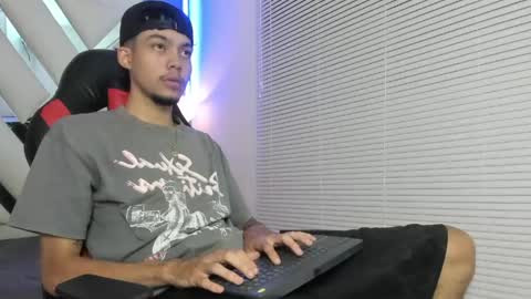 Thiago online show from May 17, 7:32 pm