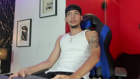 Thiago online show from May 26, 8:38 pm
