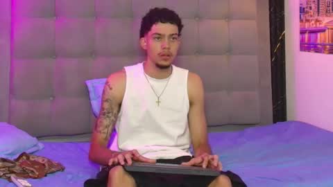 Thiago online show from May 28, 8:06 pm