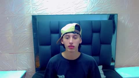 Snapshot of thiago_twink38 chatting on February 22, 8:02 am thiago_twink38 online show from February 22, 8:02 am