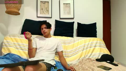 Snapshot of thiago_vega1 chatting on April 9, 11:10 pm thiago_vega1 online show from April 9, 11:10 pm