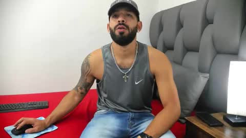 Thia Gomez online show from March 30, 7:04 pm